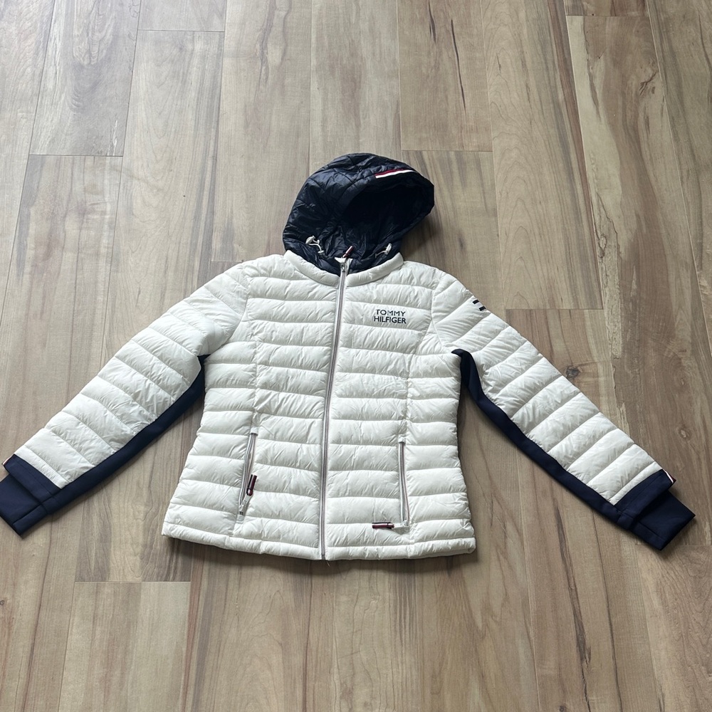 Tommy Hilfiger Women’s White and Navy Blue Puffer Jacket